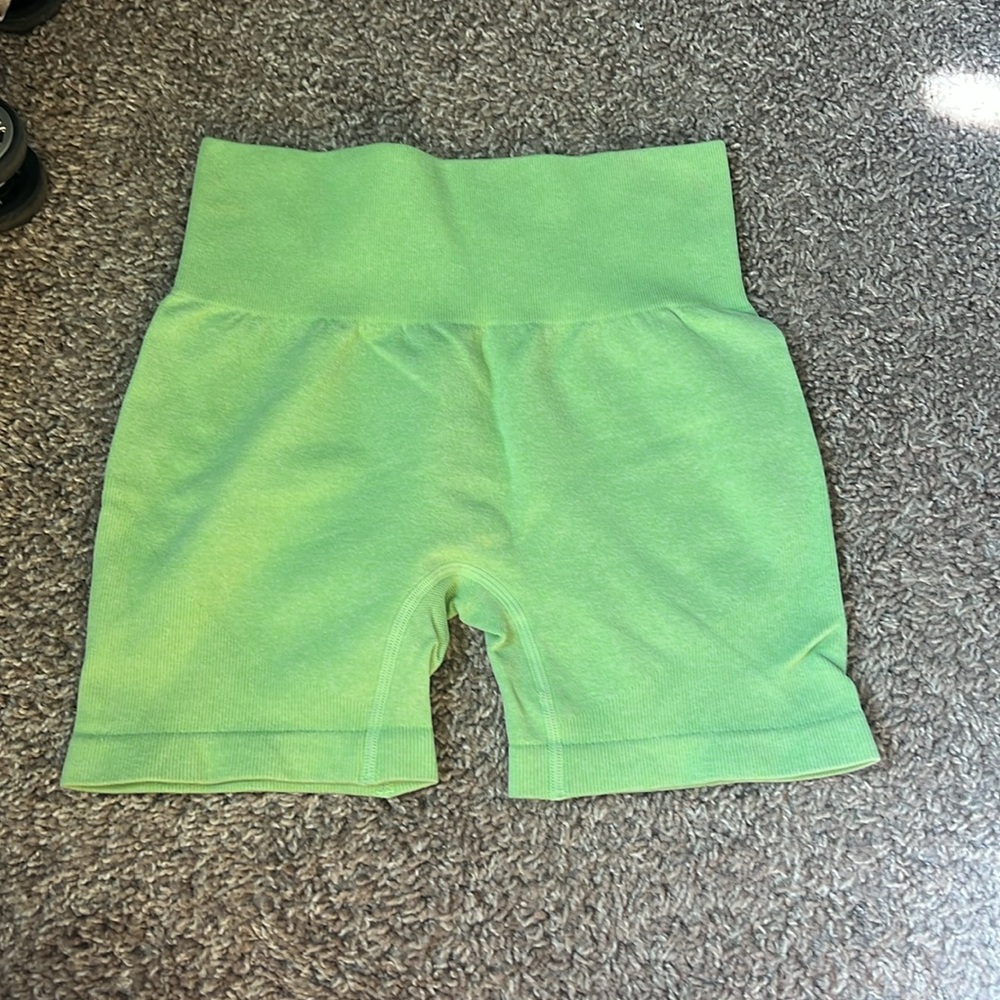 Colorful High-Waisted Shorts Set - Picture 4 of 7